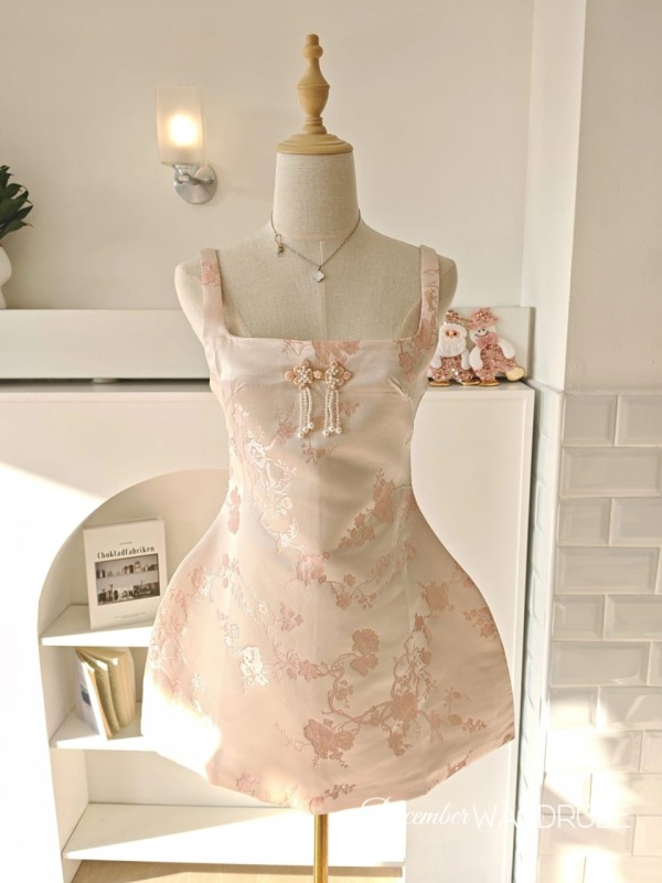 柔粉提花缎面洋装